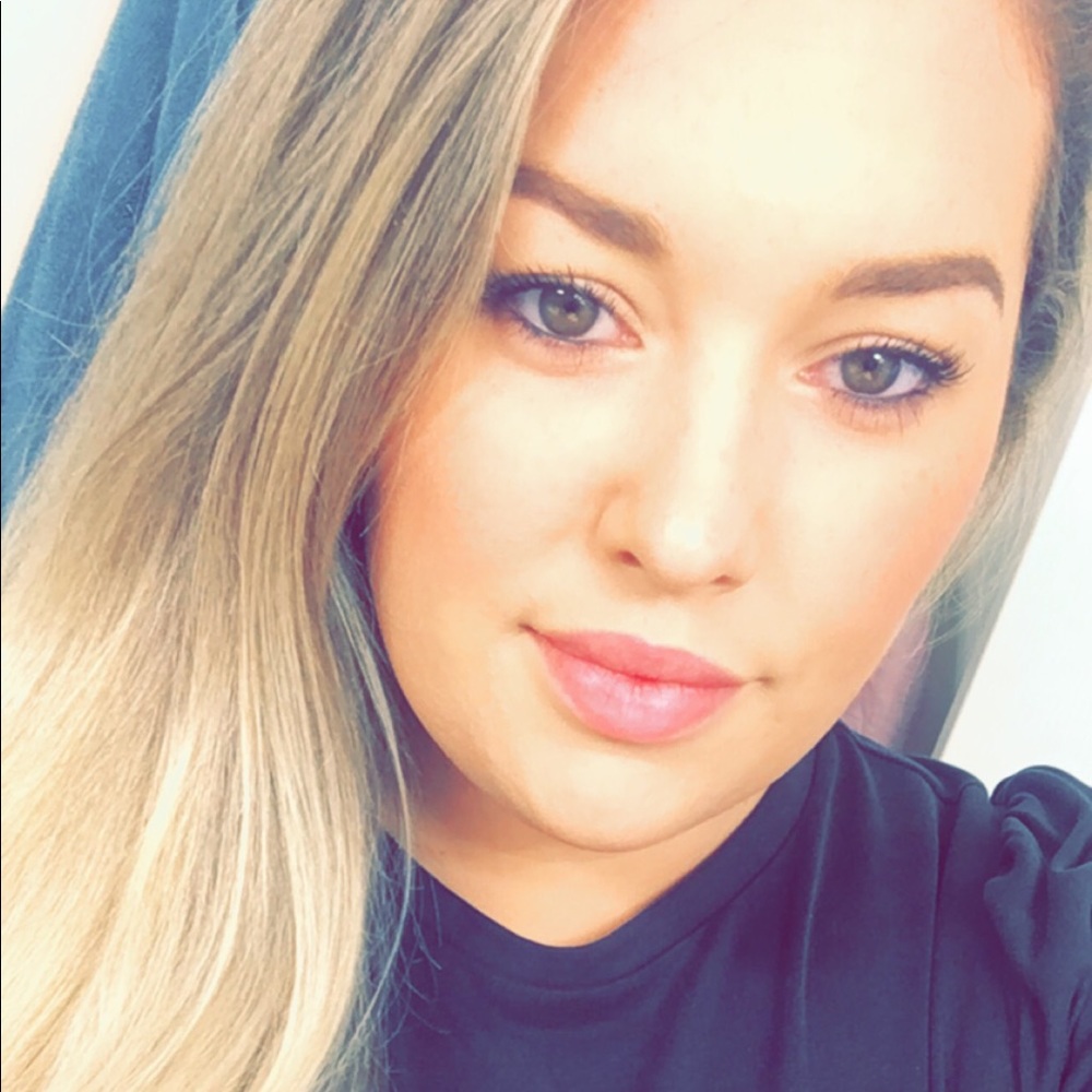 Meet your Posher, Maura